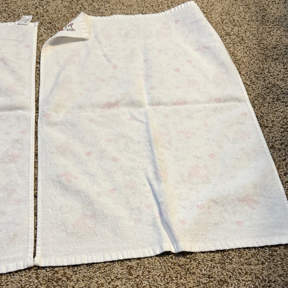 Valentines Day Cat Holiday Towel with Red and Pink Accents set of 2 towels - Picture 4 of 5